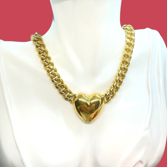 Vintage Chunky Gold Tone Curb Chain & Heart Necklace - Picture 10 of 10